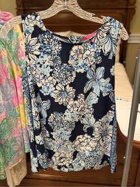 Lilly Pulitzer Navy Blue Sleeveless Floral Shell Top